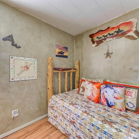 Unique Bear Country Cabin In Ruidoso With Hot Tub! Bagian luar foto