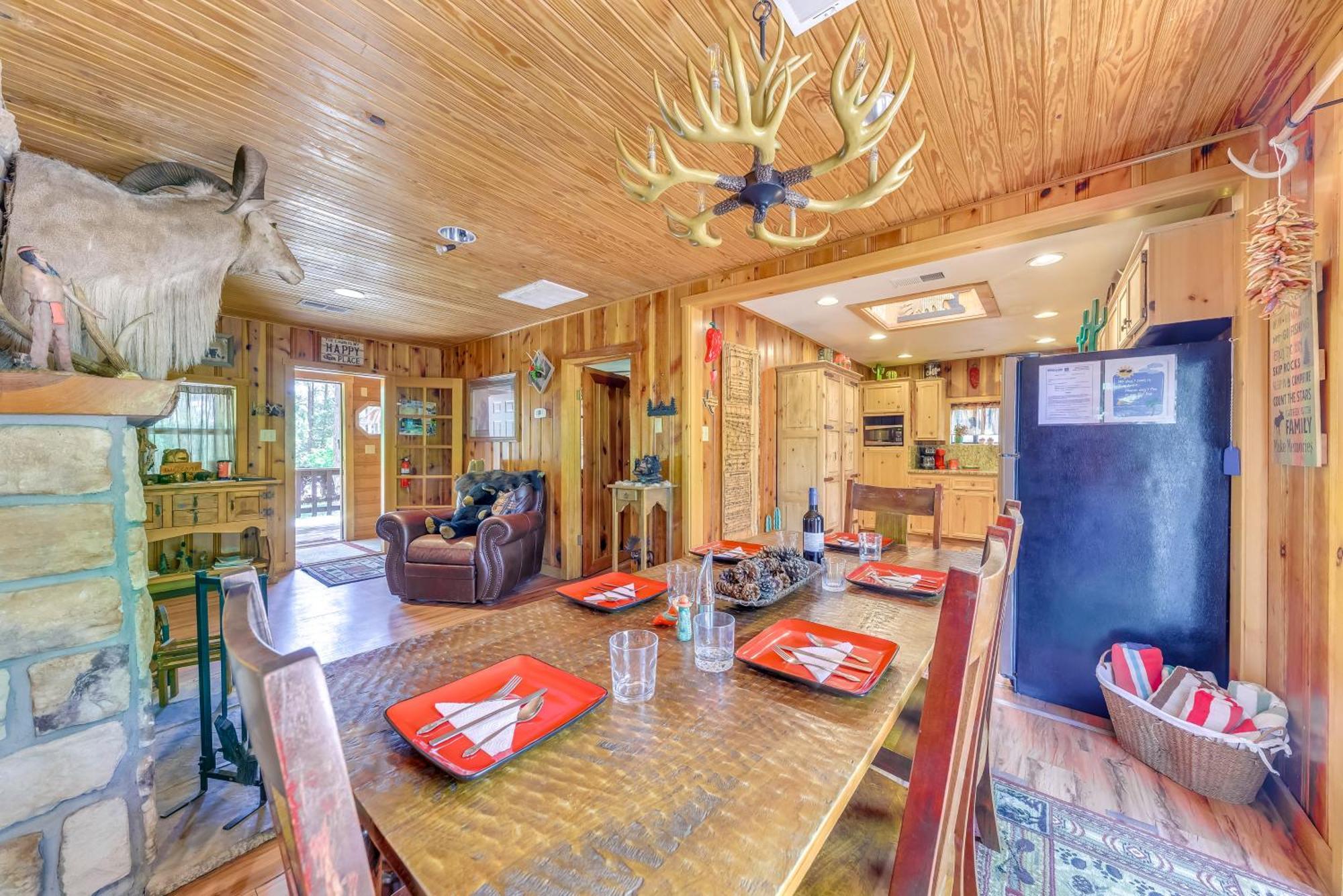 Unique Bear Country Cabin In Ruidoso With Hot Tub! Bagian luar foto