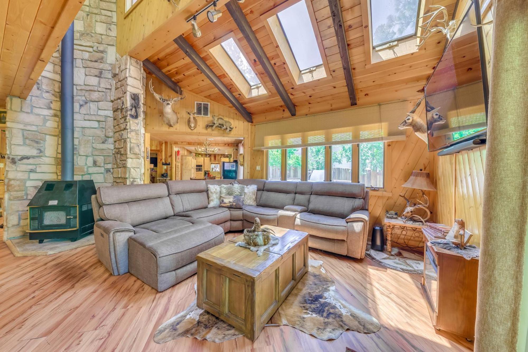 Unique Bear Country Cabin In Ruidoso With Hot Tub! Bagian luar foto